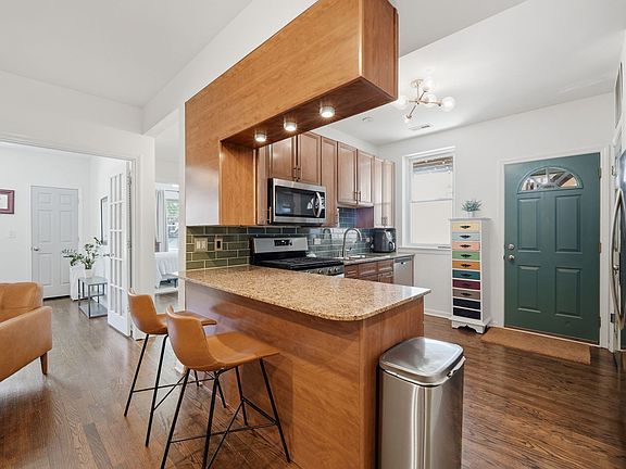 5th image of 1733 W Catalpa Ave #1