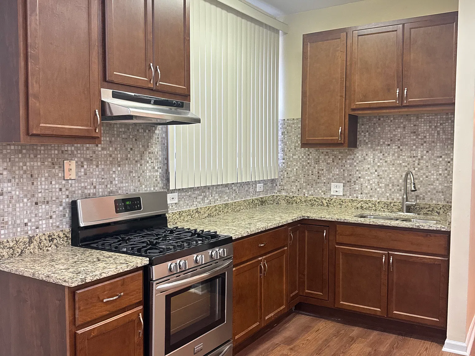 2 bed, 1000 sqft, $1,000 — Photo 3
