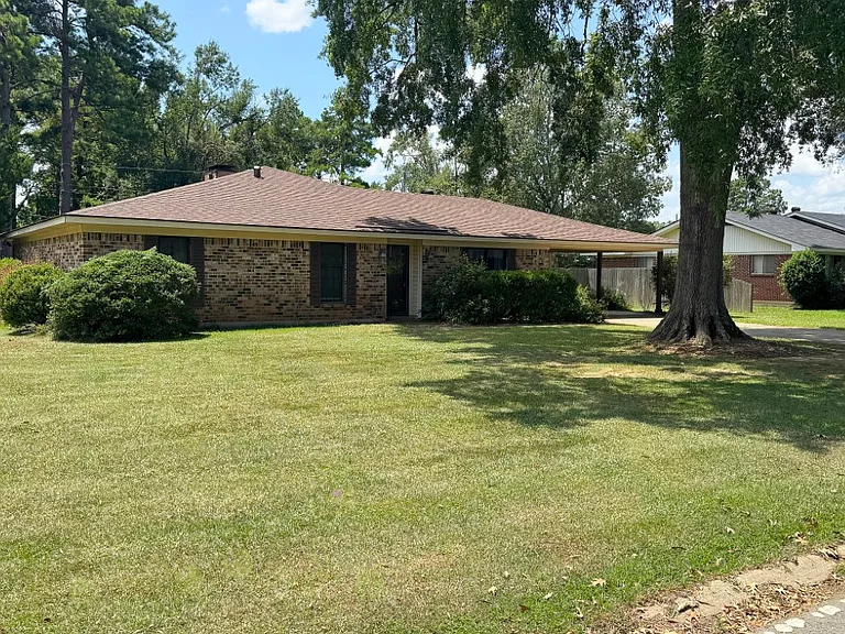 102 River Oaks Dr — Photo 2
