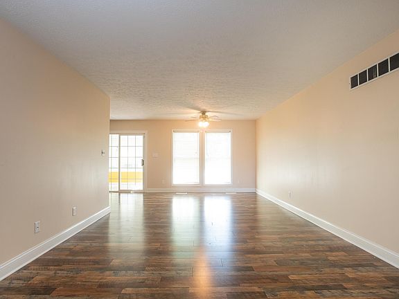 2nd image of 918 Copperfield Dr S