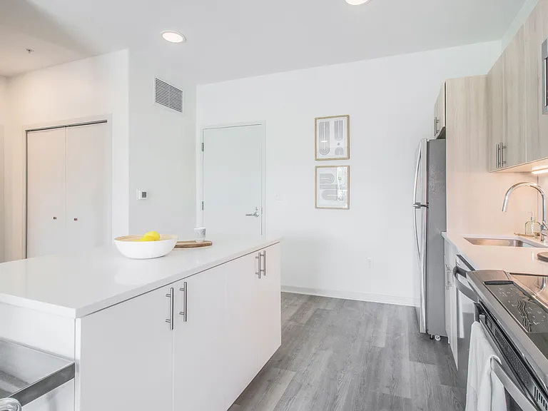 7410 Kercheval St #305 — Photo 10