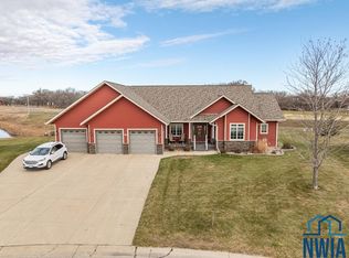 240 N Pond Dr, Jackson, MN 56143