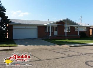 901 Custer Dr, Mandan, ND 58554