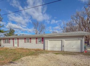 300 E Clay St, Pleasant Hill, IL 62366