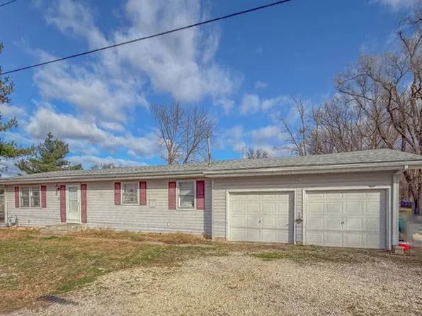 300 E Clay St, Pleasant Hill, IL 62366