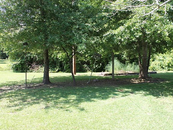 4th image of 261 Twin Pine Dr