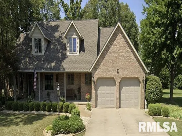 8 Oak Creek Dr, East Peoria, IL 61611