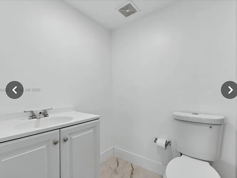 606 W 81st St #302 — Photo 10