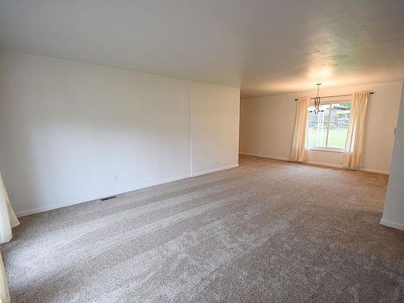 4th image of 2636 Churchland Ave