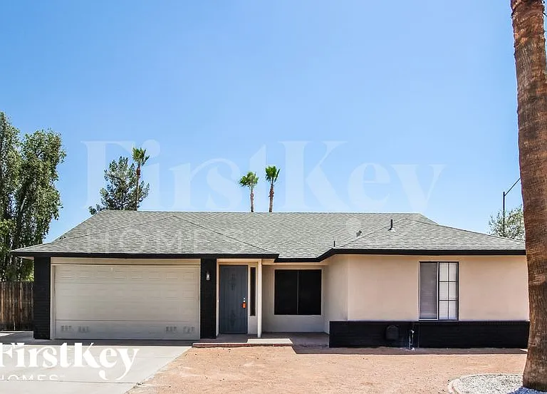 4237 W Grovers Ave — Photo 1