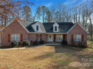 198 Oakwood Dr, Mount Holly, NC 28120