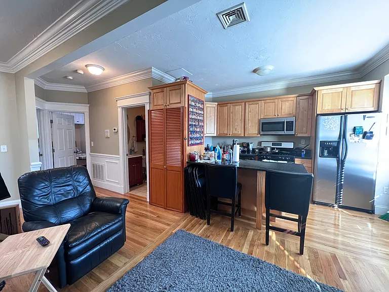 132 W 8th St #3 — Photo 14