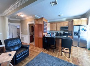 132 W 8th St #3, South Boston, MA 02127