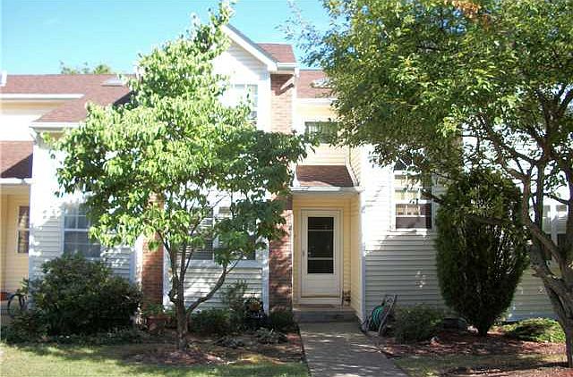 1st image of 5 Woodlake Dr #5