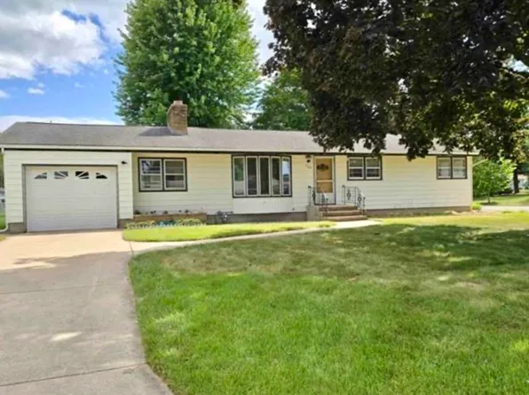 520 6th St, Waunakee, WI 53597