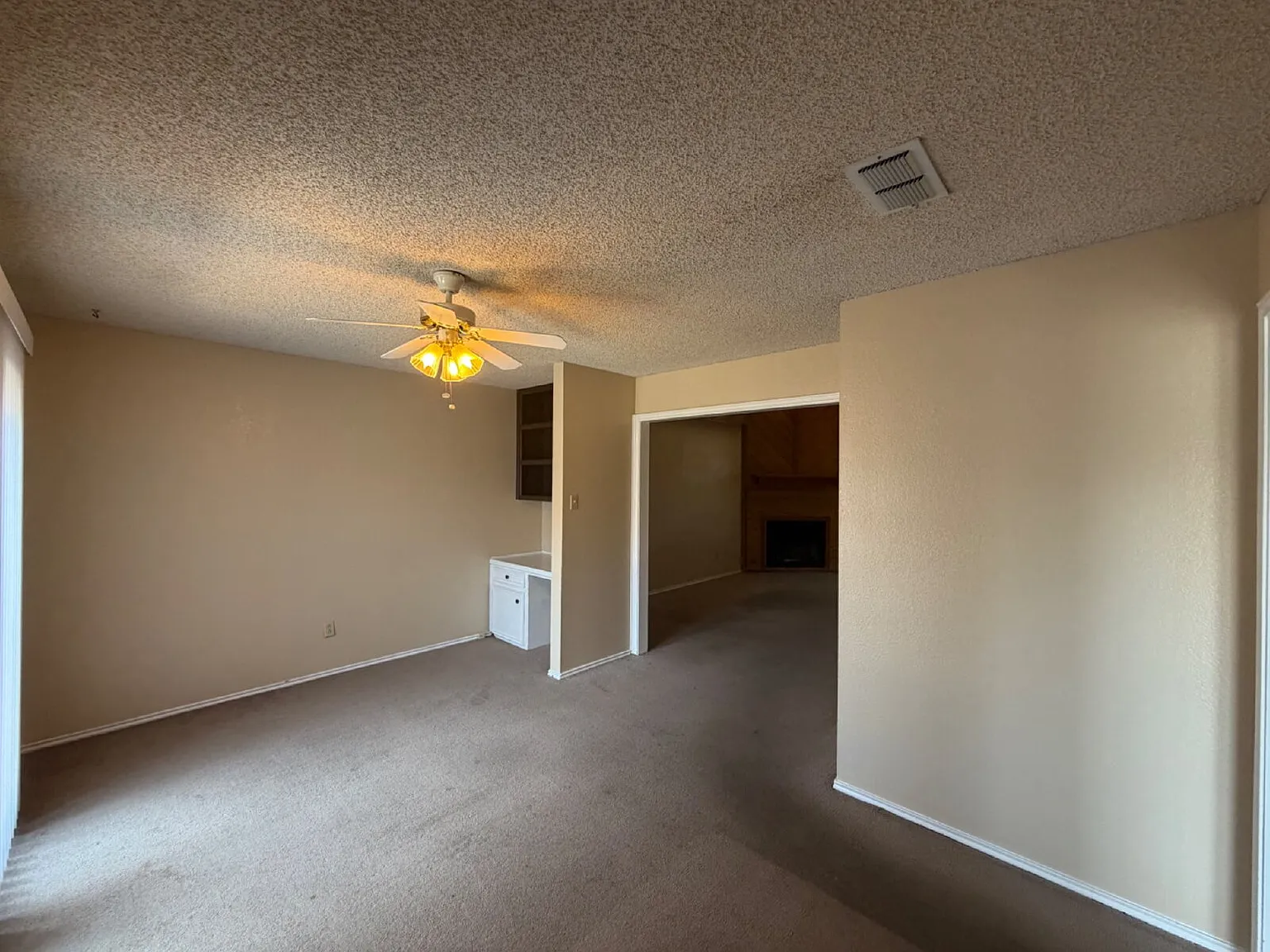 2 bed, 1.5 bath, 1636 sqft, $1,050 — Photo 3