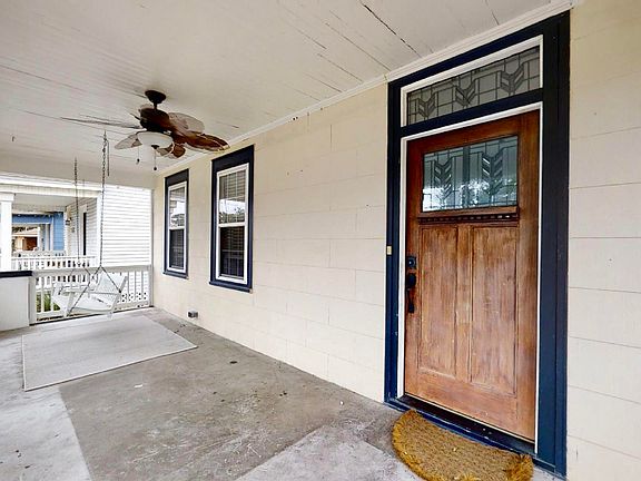 2nd image of 1020 E De Soto St