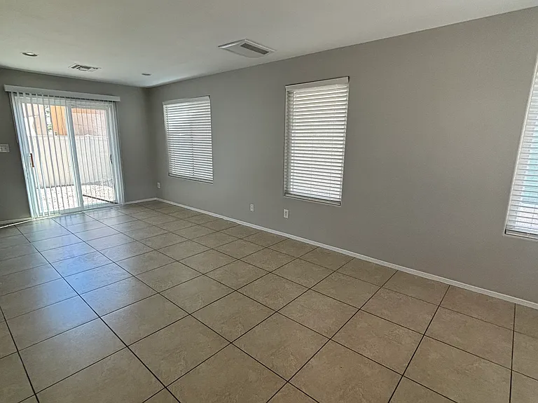 6081 Las Nubes Dr — Photo 2