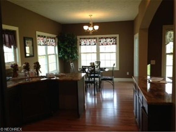 3rd image of 5525 Marshview Ln