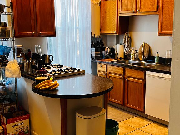 2nd image of 1310 N Artesian Ave APT 3F