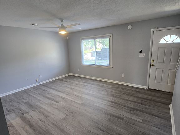3rd image of 4049 Holly Cove Dr