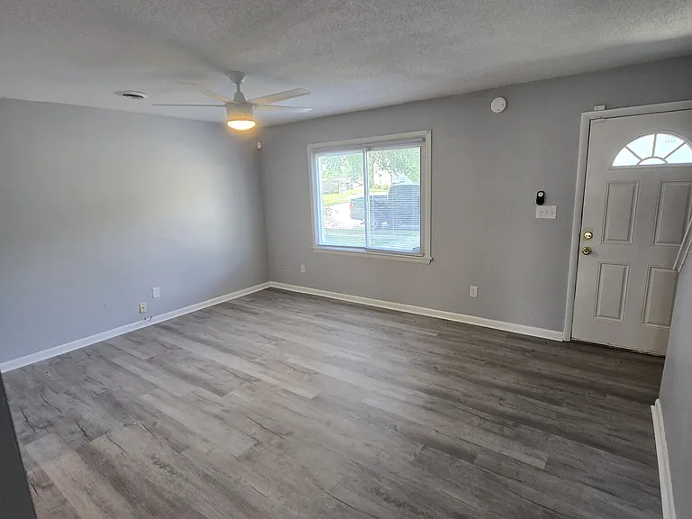 4049 Holly Cove Dr — Photo 3
