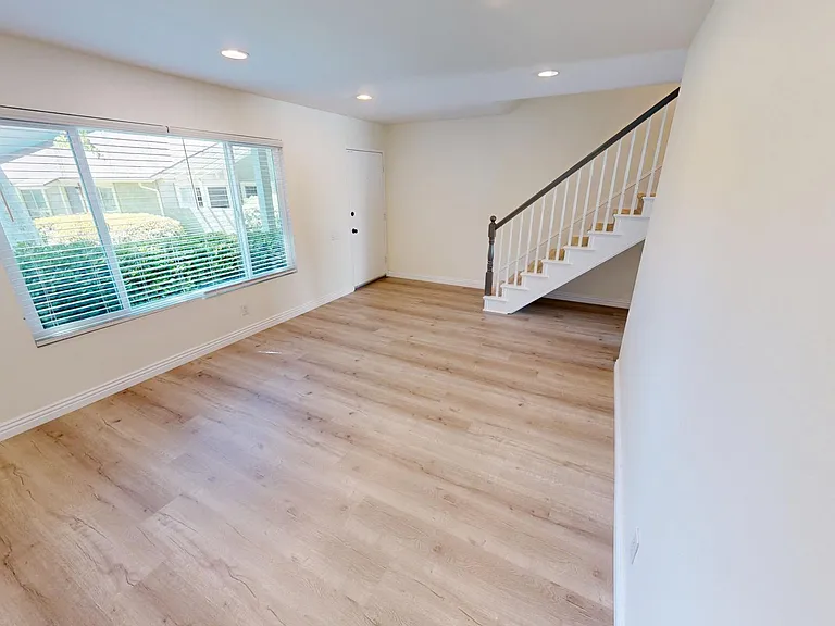 588 Rio Grande Cir — Photo 4