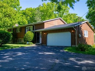 657 White Oak Dr, Springfield, OH 45504