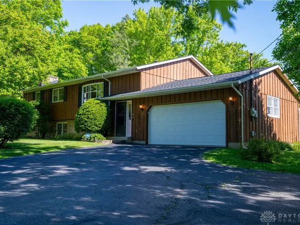 657 White Oak Dr, Springfield, OH 45504