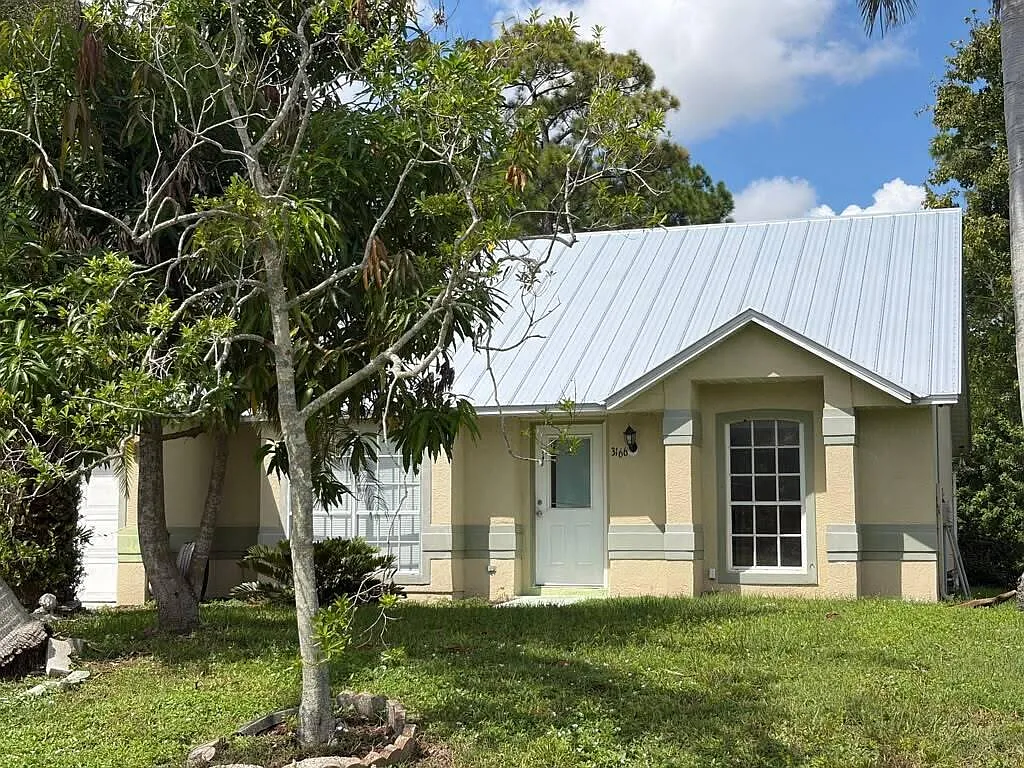 3 bed, 2.0 bath, 1302 sqft, $2,500 — Photo 1