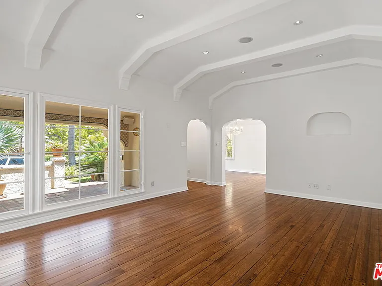 2347 Glendon Ave — Photo 4