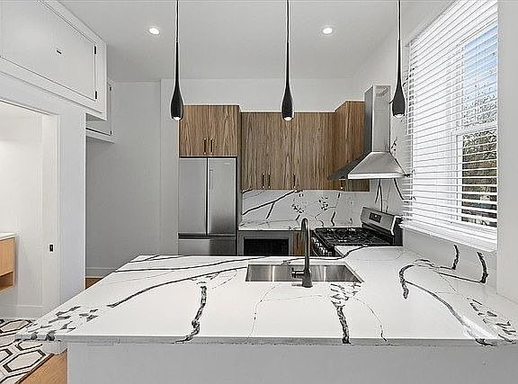 2nd image of 449 N Elizabeth St #2S