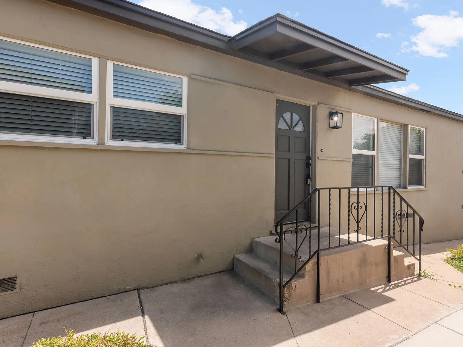 3 bed, 900 sqft, $3,500 — Photo 2