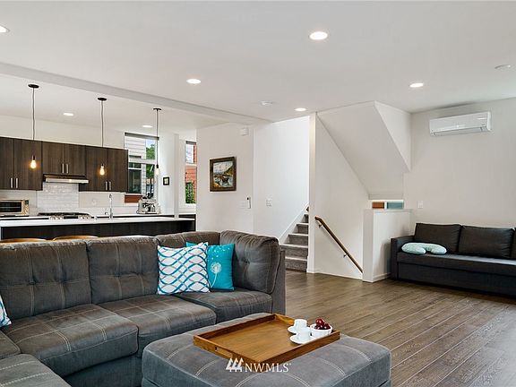3rd image of 4046 Martin Luther King Jr Way S #D