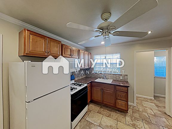 3rd image of 1281 S Almaden Ave
