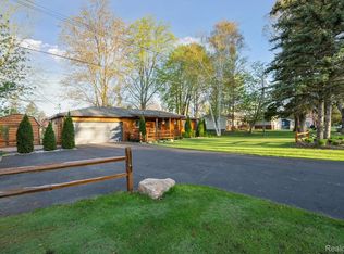 10024 Kress Rd, Pinckney, MI 48169