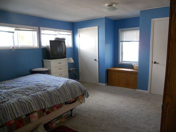 Master Bedroom (new carpet)