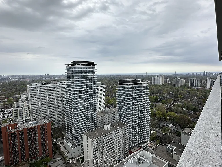 2221 Yonge St #3102 — Photo 22