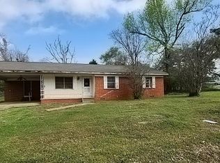 215 Oakcrest St, Elkhart, TX