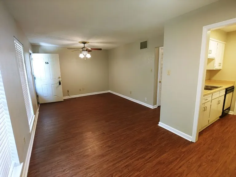 Barton Oaks Apartments — Photo 12