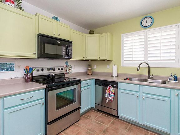 2nd image of 1454 E Avenida Grande