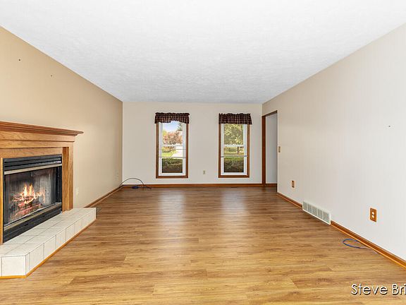4th image of 7439 Pheasant Run Dr