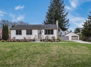 8 Hinckley St, Mystic, CT 06355