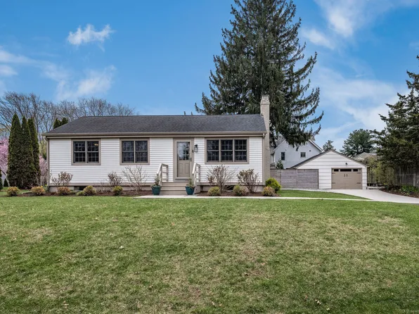 8 Hinckley Street, Stonington, CT 06355