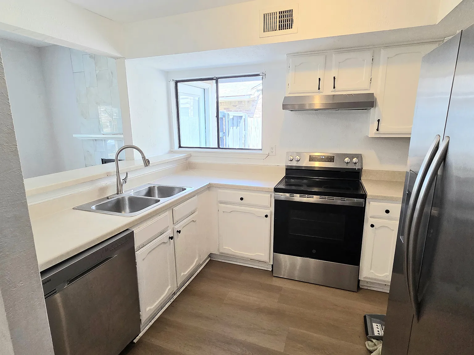2 bed, 1172 sqft, $1,500 — Photo 3