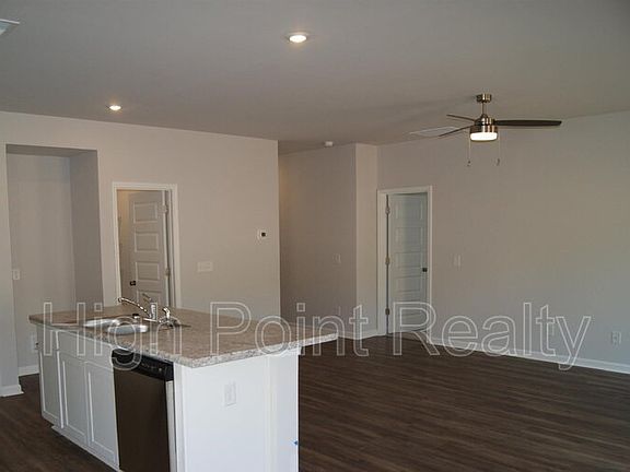 5th image of 514 Antler Way