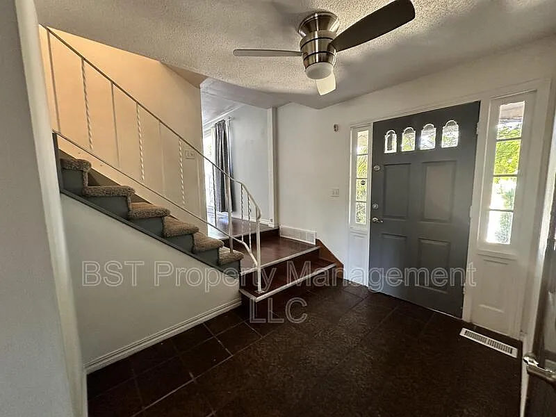 4 bed, 2.5 bath, 2082 sqft, $3,300 — Photo 4