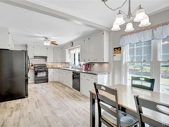 3rd image of 2834 Miller Rd