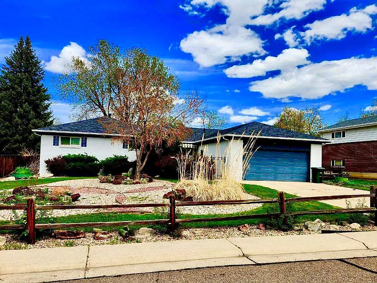 10820 Claire Ln — Photo 1
