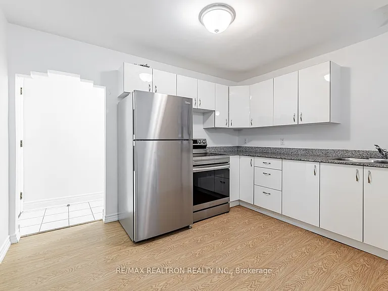 1840 Bathurst St #104 — Photo 8